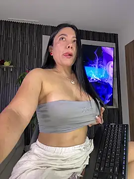 Snapshot of Abril10_ chatting on 05/24/26, 03:39 Abril10 online show from 05/24/26, 03:39
