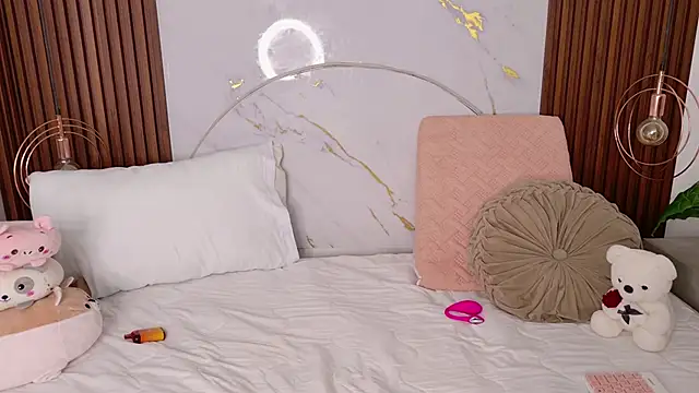 pamelajons  online show from 10/22/25, 01:00