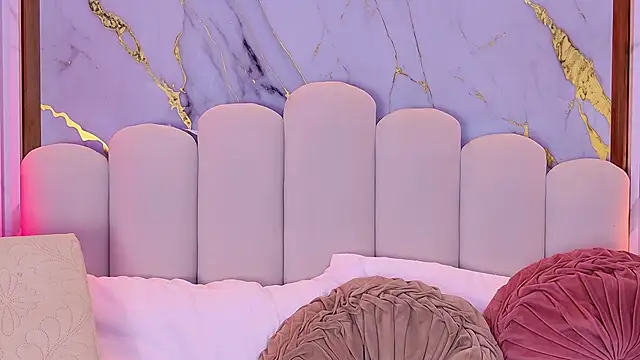 pamelajons  online show from 12/18/25, 10:27