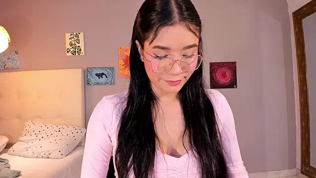 Maia W10 online show from 05/27/26, 12:24