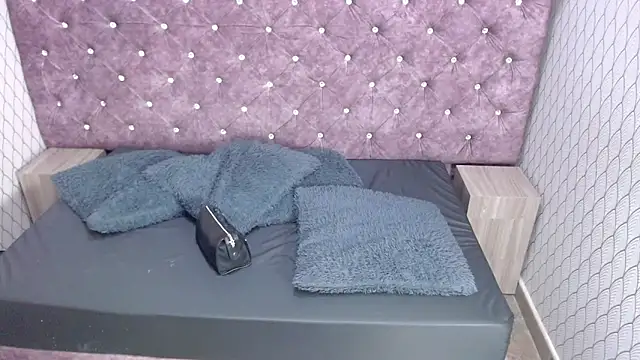 VALENTINA3x online show from 12/21/25, 04:30