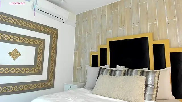 AriaFoster online show from 11/01/25, 08:55