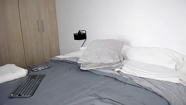 Snapshot of Bella_rossinii_ chatting on 02/27/26, 02:00 Bella rossinii online show from 02/27/26, 02:00