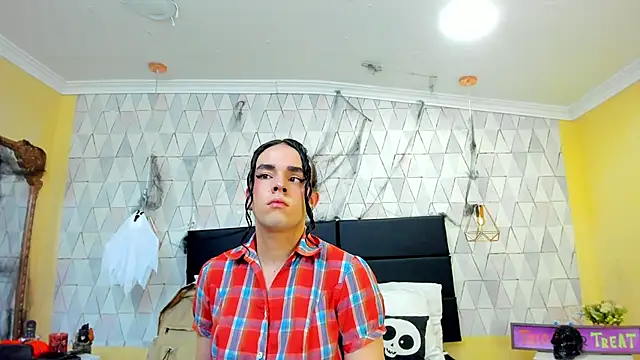 JustinePerry online show from 10/31/25, 03:40