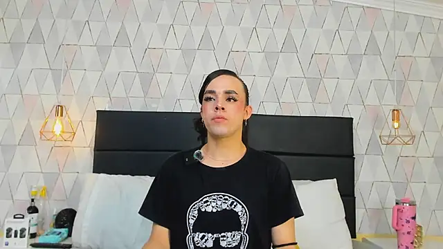 JustinePerry online show from 12/01/25, 03:33