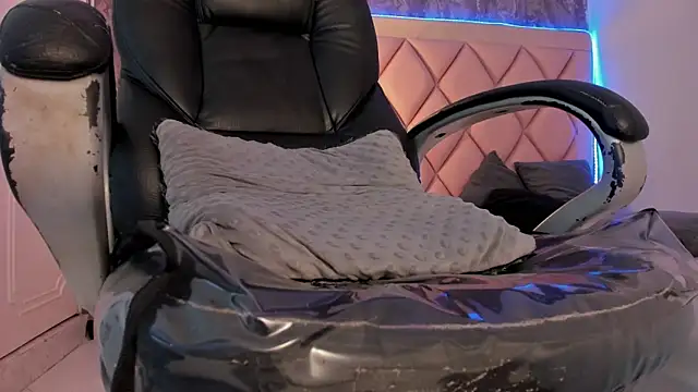 megan 100 online show from 03/09/25, 01:04