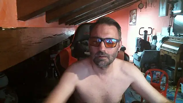 Snapshot of 6996horus chatting on 09/17/25, 03:57 6996horus online show from 09/17/25, 03:57