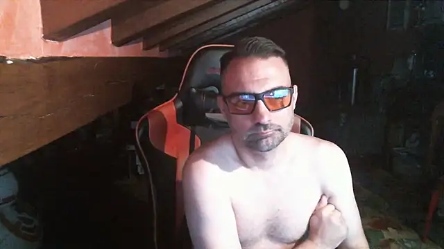 Snapshot of 6996horus chatting on 09/23/25, 01:41 6996horus online show from 09/23/25, 01:41