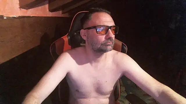 Snapshot of 6996horus chatting on 11/15/25, 01:03 6996horus online show from 11/15/25, 01:03