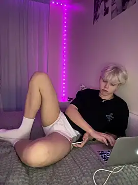 Snapshot of metratok chatting on 12/16/24, 05:54 metratok online show from 12/16/24, 05:54