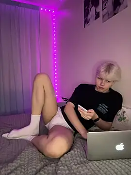 Snapshot of metratok chatting on 12/17/24, 04:32 metratok online show from 12/17/24, 04:32