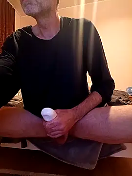 Snapshot of BesterJunge45 chatting on 11/30/25, 07:34 BesterJunge45 online show from 11/30/25, 07:34
