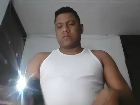 Snapshot of latinblack01 chatting on 11/02/25, 04:59 latinblack01 online show from 11/02/25, 04:59
