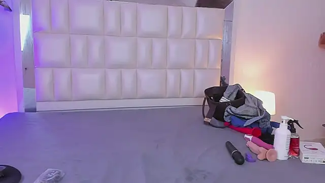 Alhana pulido online show from 12/18/24, 08:25