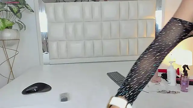 Alhana pulido online show from 12/23/24, 09:18