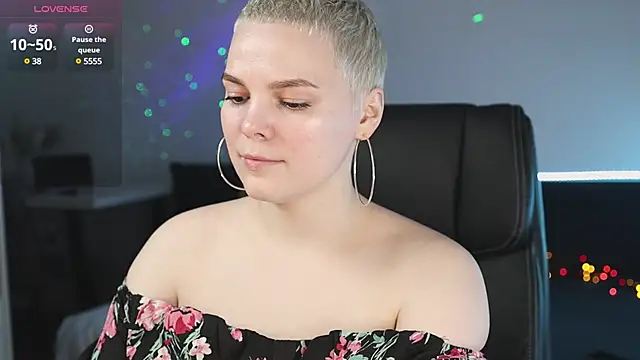 LikaBerry1 online show from 02/25/25, 07:58