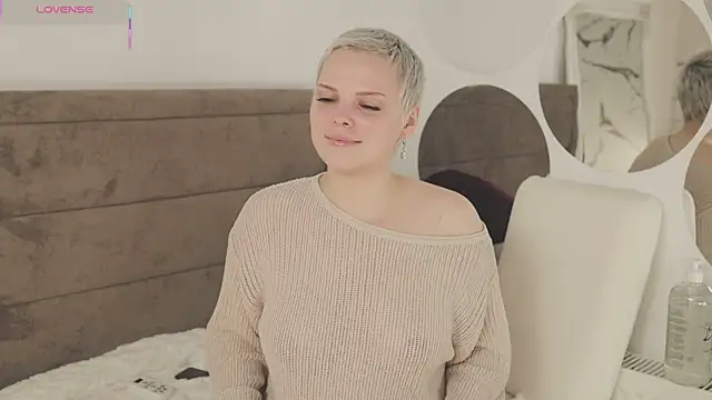 LikaBerry1 online show from 09/30/25, 12:43