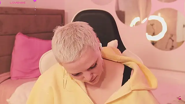 LikaBerry1 online show from 02/12/26, 03:29