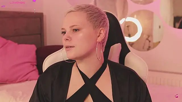 LikaBerry1 online show from 02/19/26, 11:17