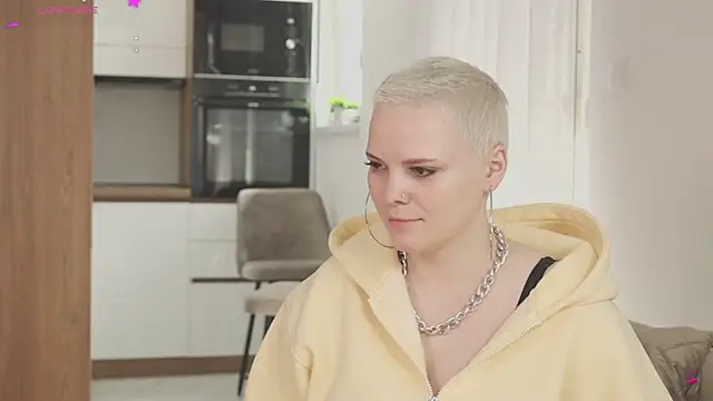 LikaBerry1 online show from 04/12/26, 10:09