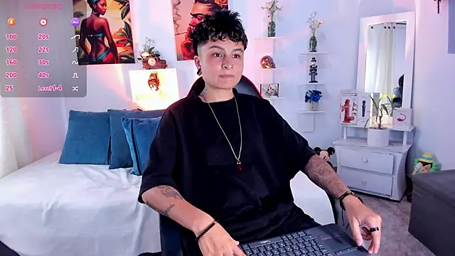 Snapshot of ZuryRamirez_ chatting on 12/18/25, 08:48 ZuryRamirez online show from 12/18/25, 08:48