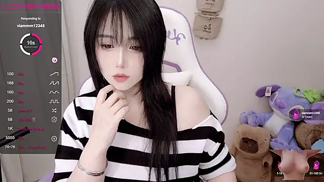 Snapshot of Vaness-a chatting on 01/22/25, 12:49 Vaness-a online show from 01/22/25, 12:49