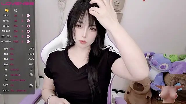 Snapshot of Vaness-a chatting on 01/25/25, 11:32 Vaness-a online show from 01/25/25, 11:32