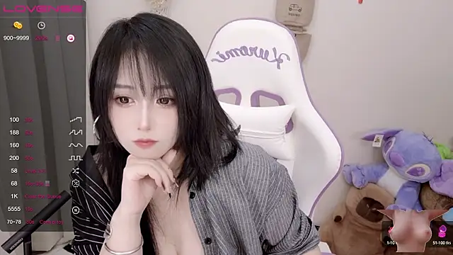 Snapshot of Vaness-a chatting on 02/17/25, 01:36 Vaness-a online show from 02/17/25, 01:36