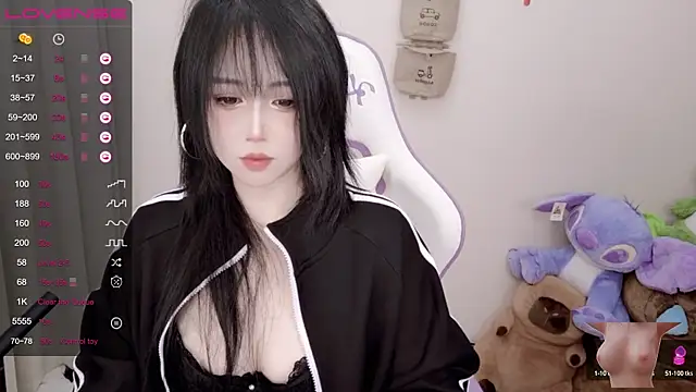 Snapshot of Vaness-a chatting on 02/21/25, 10:37 Vaness-a online show from 02/21/25, 10:37