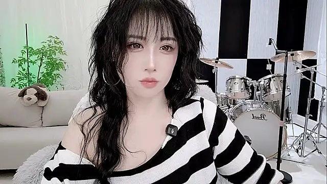 Snapshot of Vaness-a chatting on 10/18/25, 11:16 Vaness-a online show from 10/18/25, 11:16