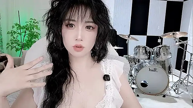 Snapshot of Vaness-a chatting on 10/21/25, 06:30 Vaness-a online show from 10/21/25, 06:30