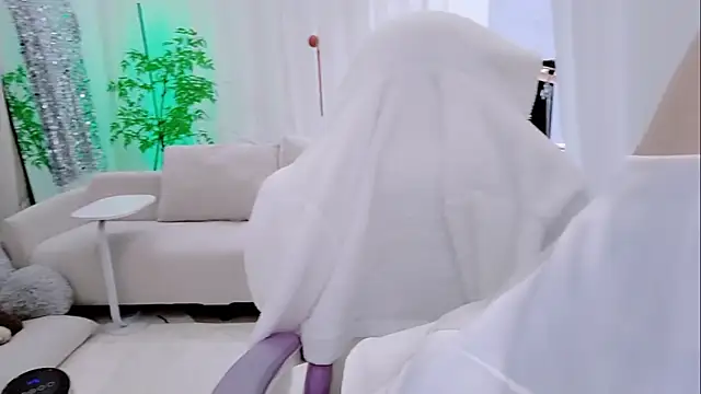 Snapshot of Vaness-a chatting on 11/16/25, 09:04 Vaness-a online show from 11/16/25, 09:04