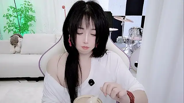 Snapshot of Vaness-a chatting on 11/18/25, 03:49 Vaness-a online show from 11/18/25, 03:49