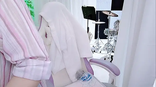 Snapshot of Vaness-a chatting on 11/20/25, 12:44 Vaness-a online show from 11/20/25, 12:44