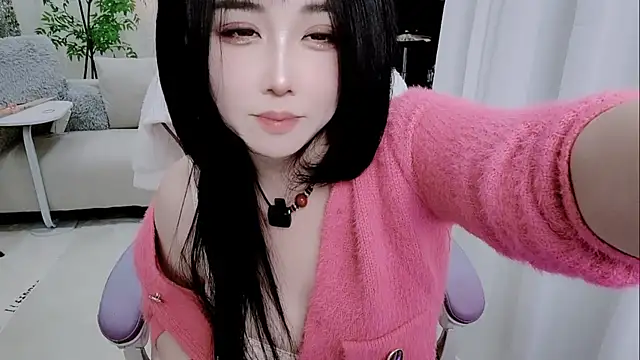 Snapshot of Vaness-a chatting on 12/18/25, 05:08 Vaness-a online show from 12/18/25, 05:08