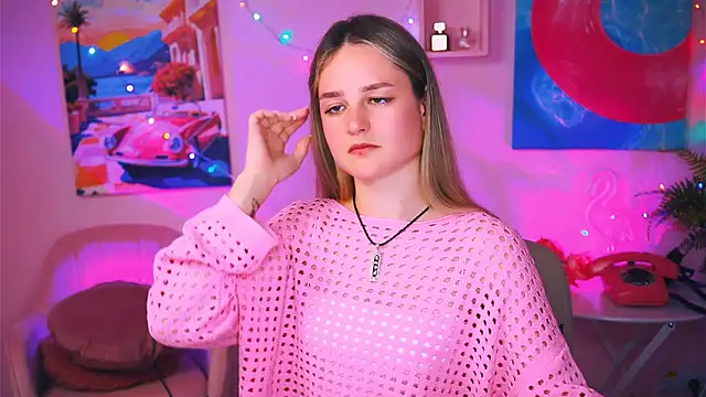 Snapshot of DeboraLarson chatting on 12/12/24, 10:02 DeboraLarson online show from 12/12/24, 10:02