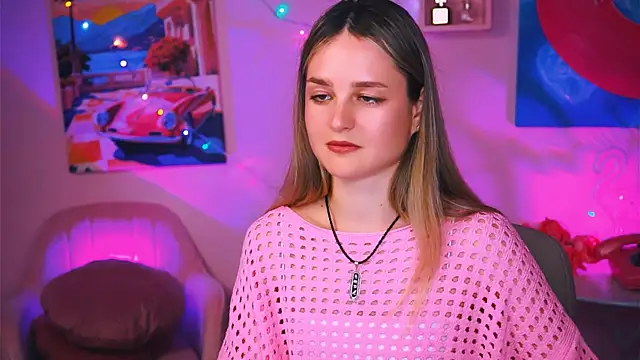 Snapshot of DeboraLarson chatting on 12/13/24, 01:01 DeboraLarson online show from 12/13/24, 01:01