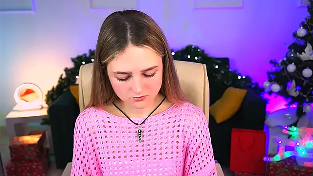 Snapshot of DeboraLarson chatting on 12/21/24, 04:09 DeboraLarson online show from 12/21/24, 04:09