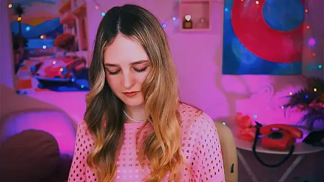 Snapshot of DeboraLarson chatting on 12/24/24, 10:11 DeboraLarson online show from 12/24/24, 10:11