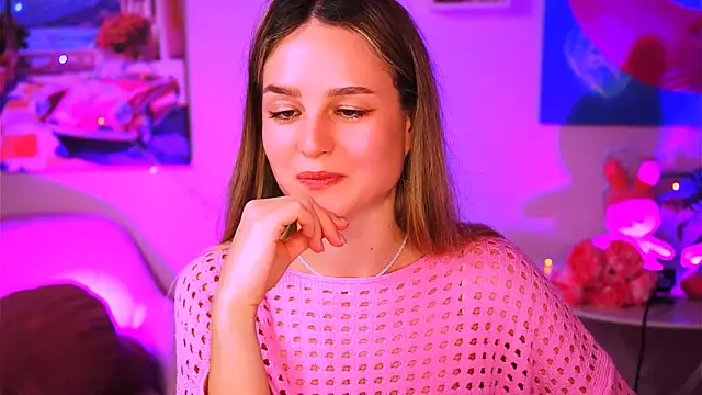 Snapshot of DeboraLarson chatting on 01/28/25, 02:31 DeboraLarson online show from 01/28/25, 02:31