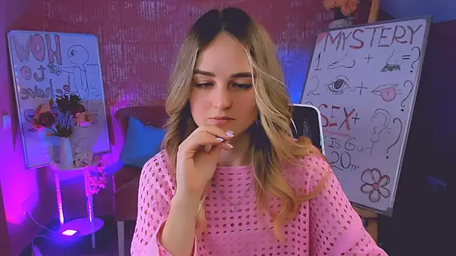 Snapshot of DeboraLarson chatting on 02/21/25, 08:18 DeboraLarson online show from 02/21/25, 08:18