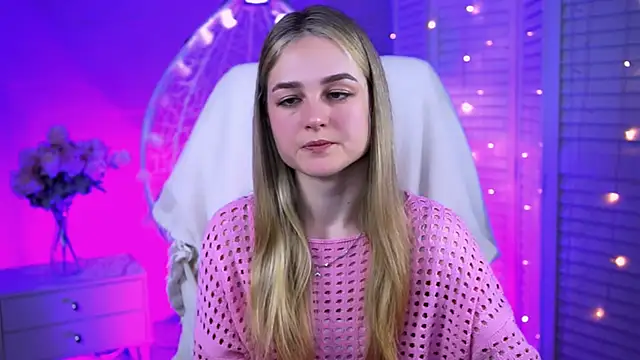 Snapshot of DeboraLarson chatting on 03/19/25, 04:14 DeboraLarson online show from 03/19/25, 04:14