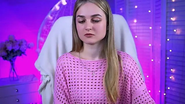 Snapshot of DeboraLarson chatting on 03/19/25, 10:22 DeboraLarson online show from 03/19/25, 10:22