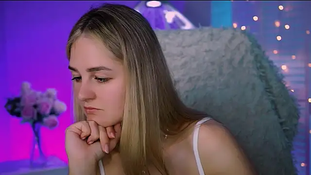 Snapshot of DeboraLarson chatting on 09/11/25, 04:12 DeboraLarson online show from 09/11/25, 04:12