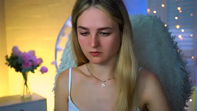 Snapshot of DeboraLarson chatting on 09/18/25, 03:52 DeboraLarson online show from 09/18/25, 03:52