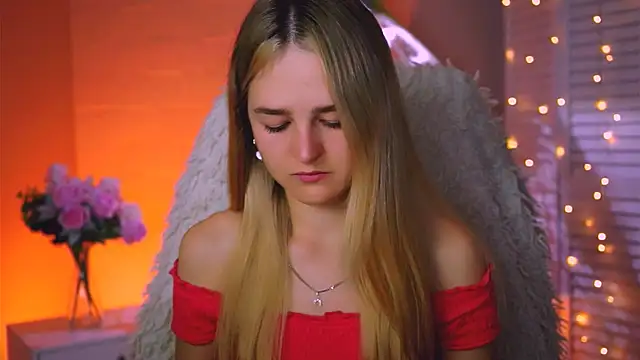 Snapshot of DeboraLarson chatting on 09/26/25, 03:43 DeboraLarson online show from 09/26/25, 03:43