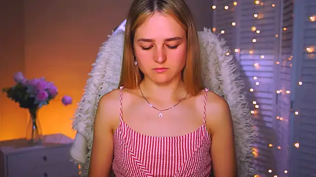 Snapshot of DeboraLarson chatting on 10/04/25, 03:48 DeboraLarson online show from 10/04/25, 03:48