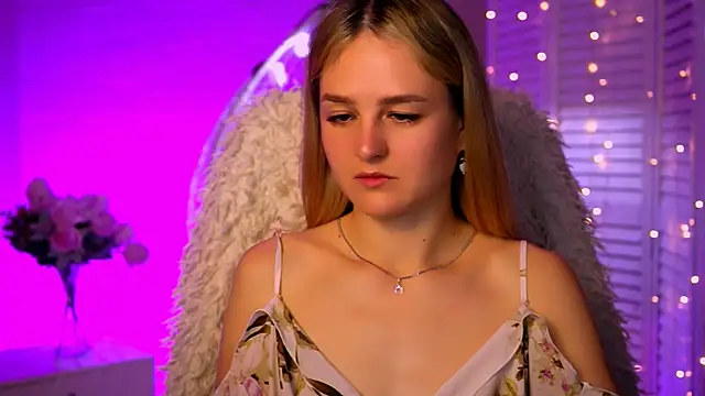 Snapshot of DeboraLarson chatting on 10/16/25, 03:29 DeboraLarson online show from 10/16/25, 03:29