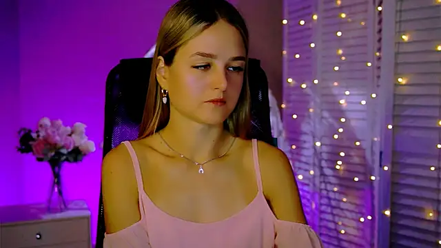 Snapshot of DeboraLarson chatting on 11/18/25, 03:34 DeboraLarson online show from 11/18/25, 03:34