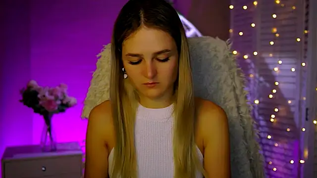 Snapshot of DeboraLarson chatting on 11/20/25, 08:03 DeboraLarson online show from 11/20/25, 08:03